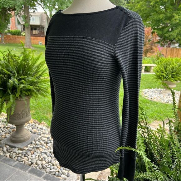 Eddie Bauer Long sleeves Black & Gray  Knit Top size Small - Picture 1 of 8